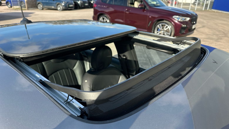 MINI Hatchback 1.5 Cooper Exclusive 3dr Auto Petrol Hatchback